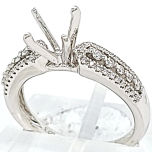 14 Karat White Gold Engagement Ring 3.9gr