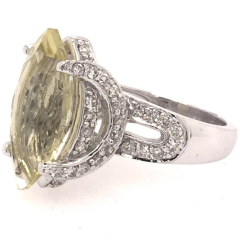 Beautiful 14 Karat White Gold Ring 9.46gr