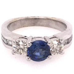 Beautiful 18 Karat White Gold Ring 7.52gr