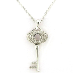 Beautiful 12 Karat White Gold Necklace