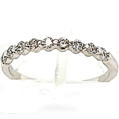 14 Karat White Gold Band 1.4gr | 9 Round Diamonds 1.9mm 0.25cts