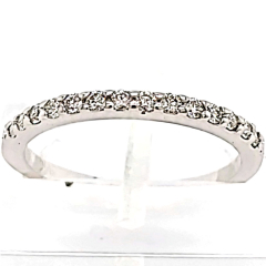 14 Karat White Gold Band 1.6gr with Shared Prongs