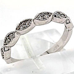 14 Karat White Gold Band | Prong Set Round Diamonds 0.18cts