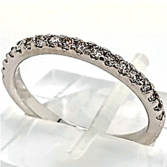 14 Karat White Gold Band 2.3gr with Shared Prongs