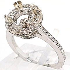 18 Karat White Gold Engagement Ring 5.4gr