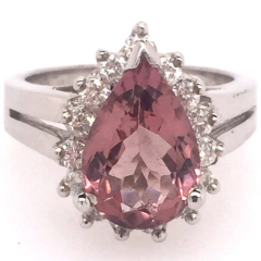 Beautiful 14 Karat White Gold Ring 5.9gr 