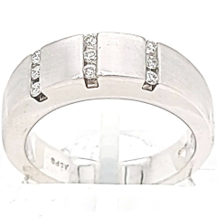 14 Karat White Gold Band | 9 Round Diamonds 0.21cts